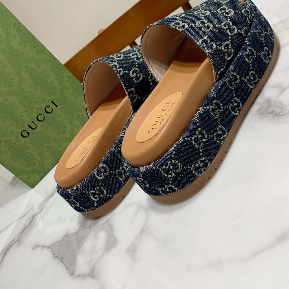 Women’s platform slide sandal