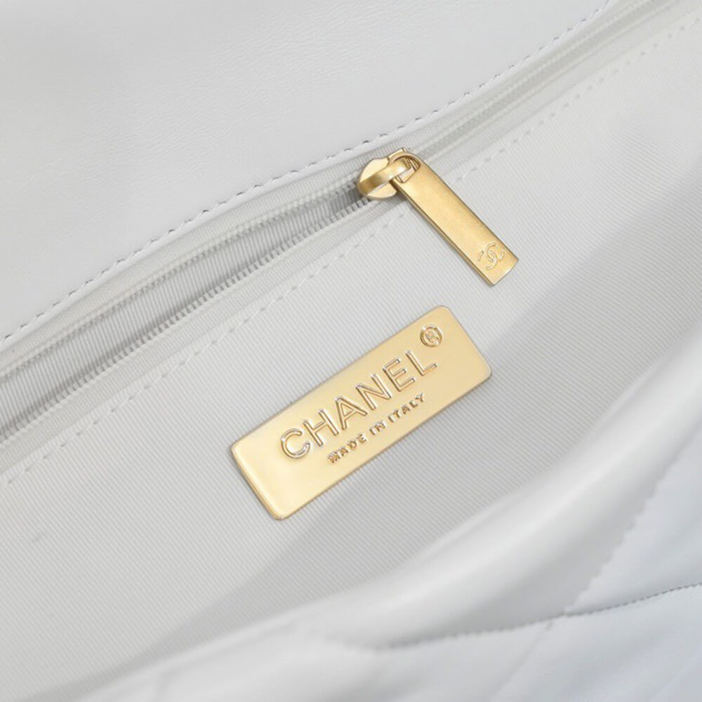 CHANEL 19 MAXI HANDBAG (high-end grade)