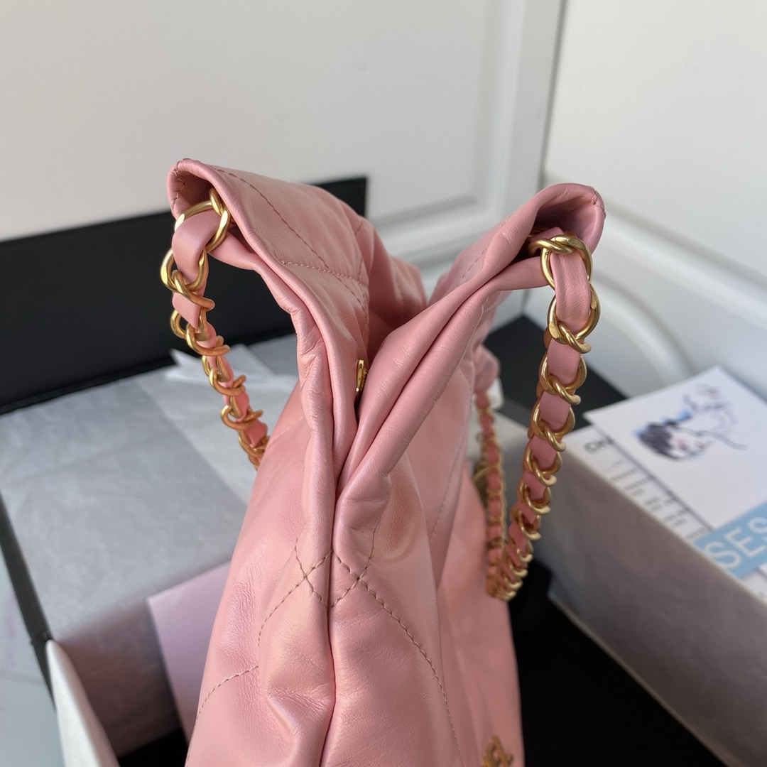 CHANEL 22 SMALL HANDBAG