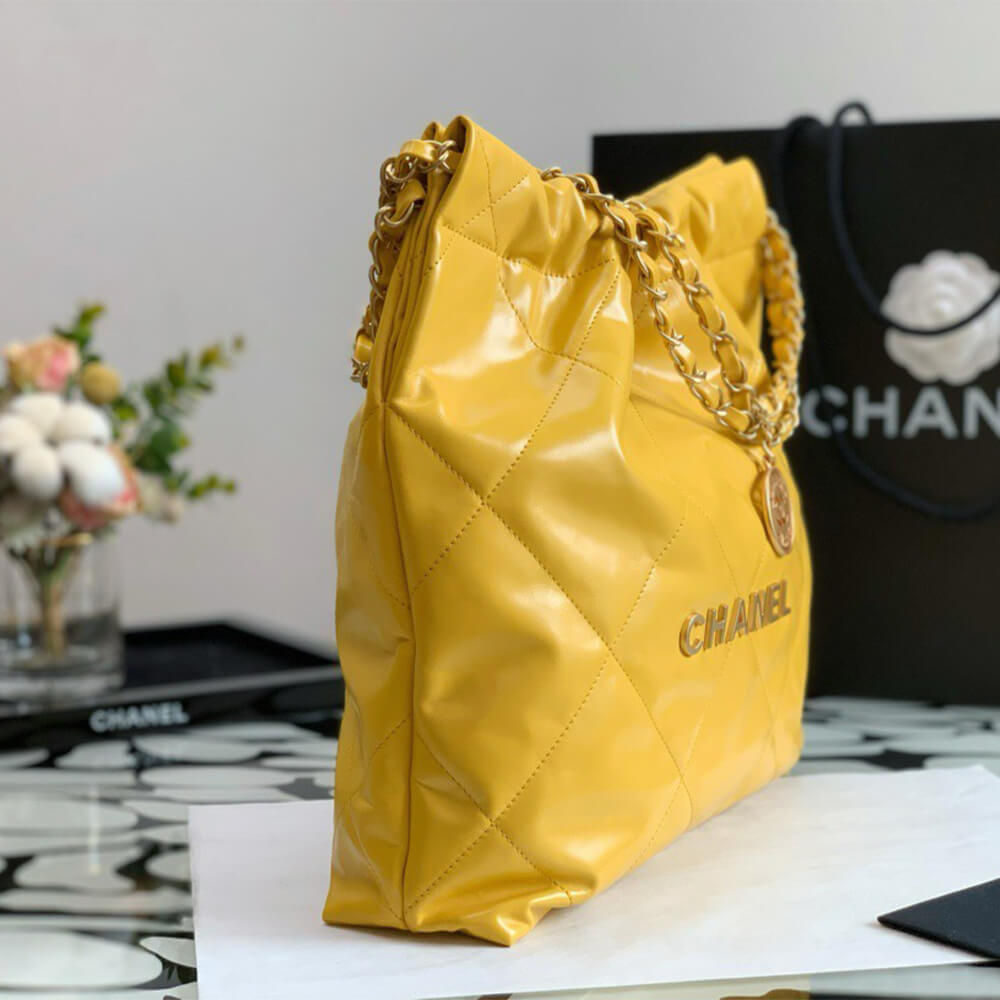CHANEL 22 SMALL HANDBAG