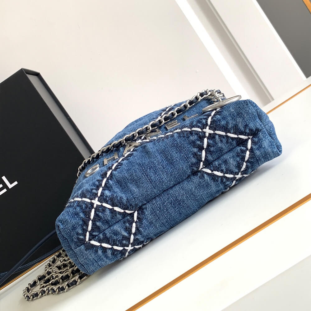 CHANEL 22 MINI HANDBAG
