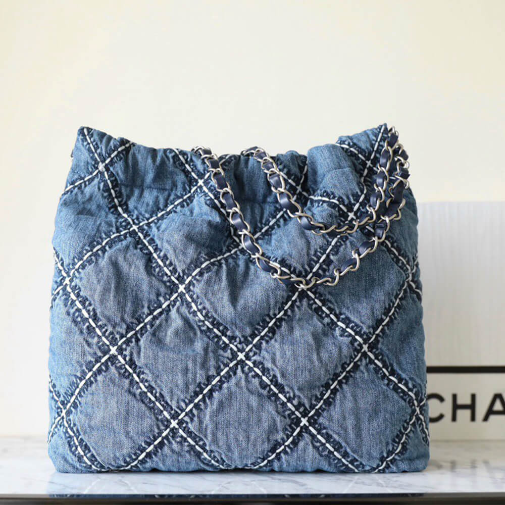 CHANEL 22 SMALL HANDBAG