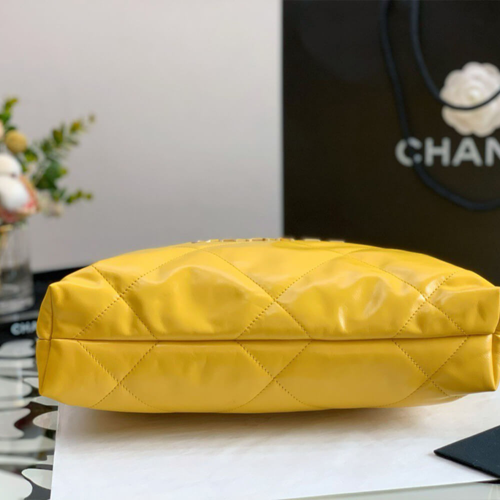 CHANEL 22 SMALL HANDBAG