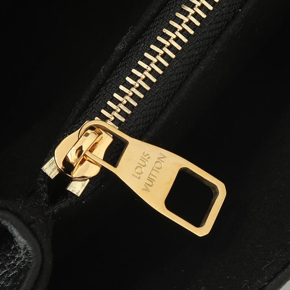 LV Pochette Metis East West