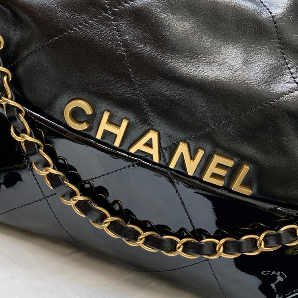 CHANEL 22 SMALL HANDBAG
