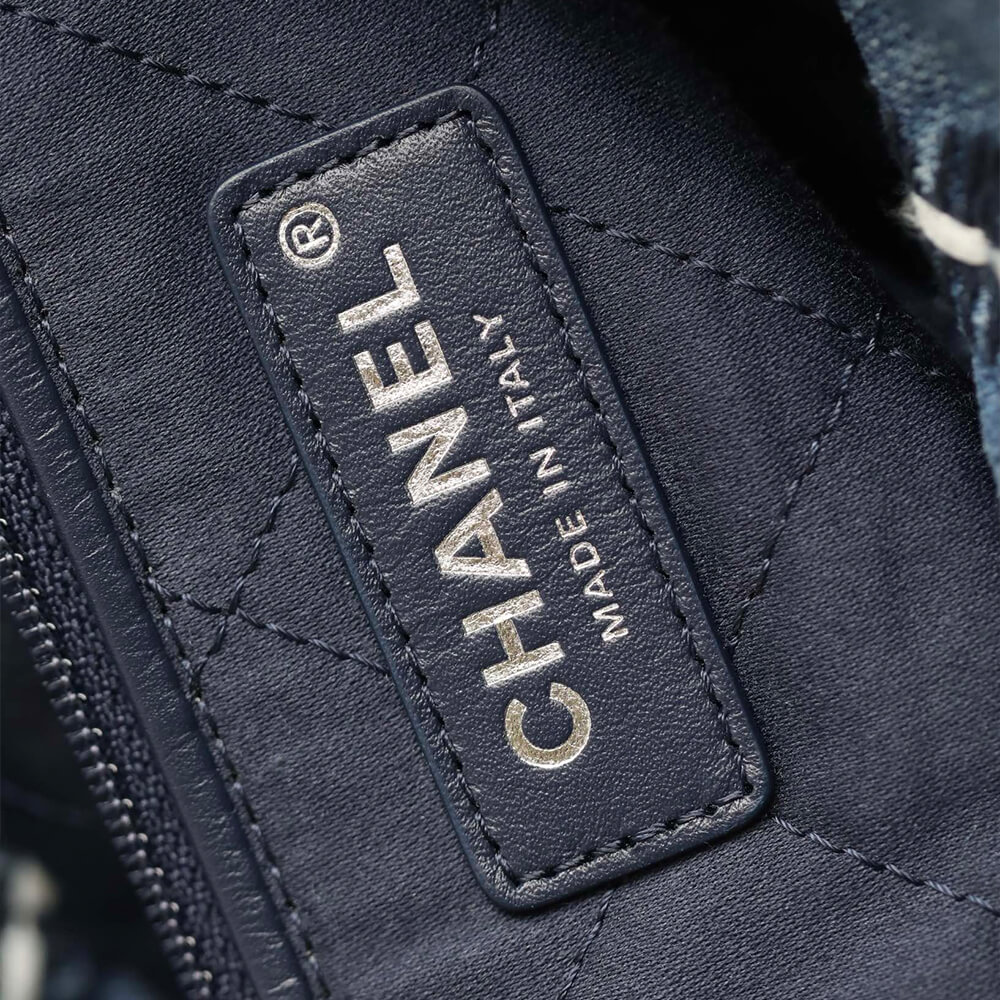 CHANEL 22 SMALL HANDBAG