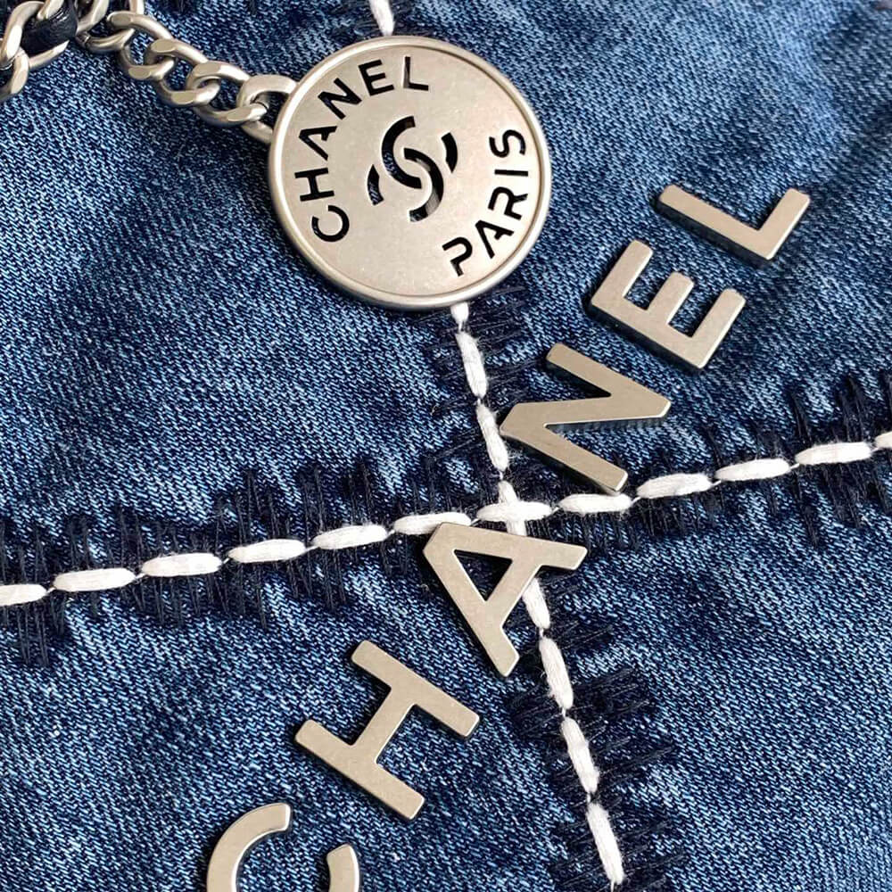 CHANEL 22 MINI HANDBAG
