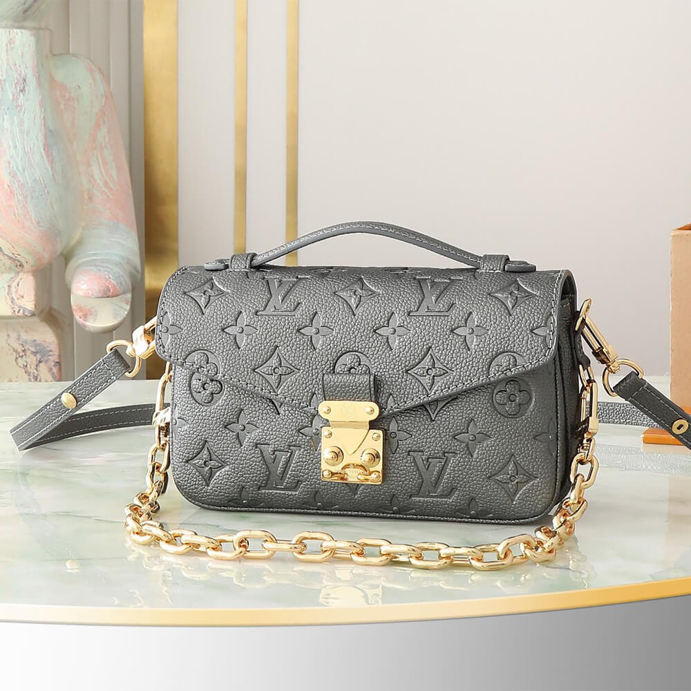 LV Pochette Métis East West
