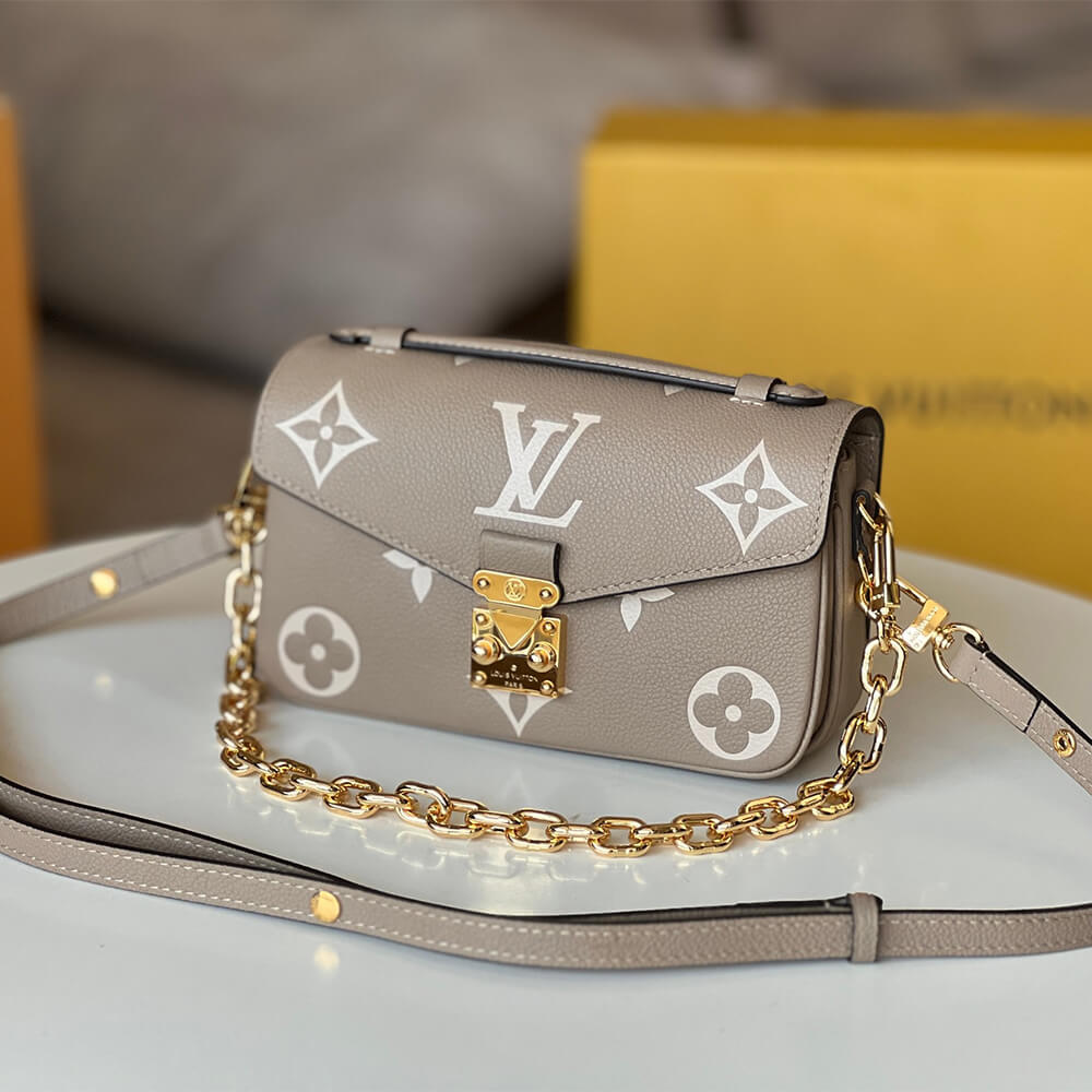 LV Pochette Métis East West
