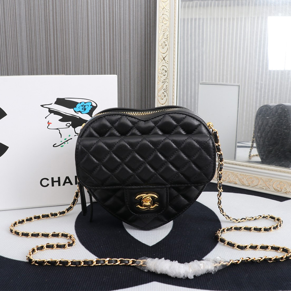 CHANEL 22s Heart Bag