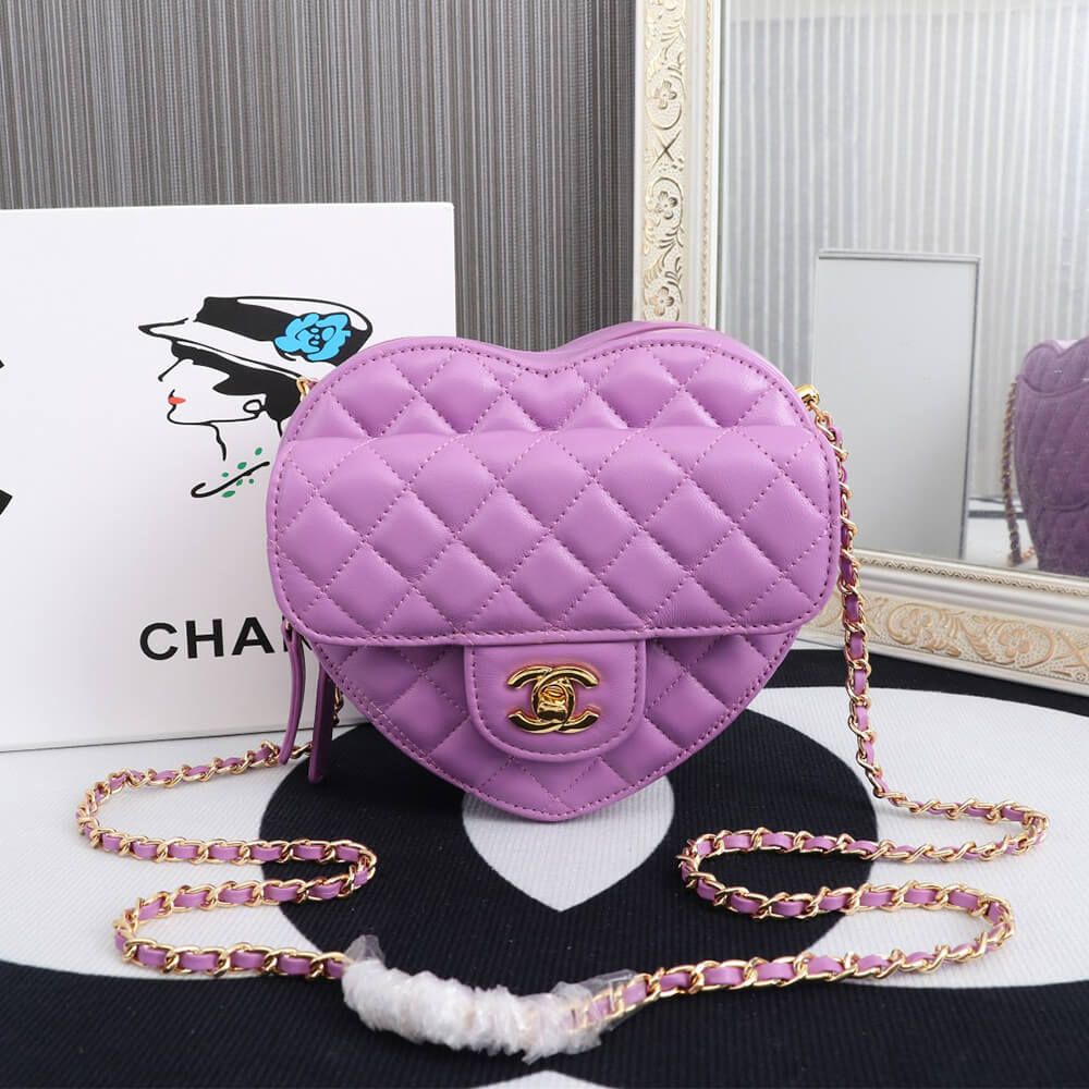 CHANEL 22s Heart Bag
