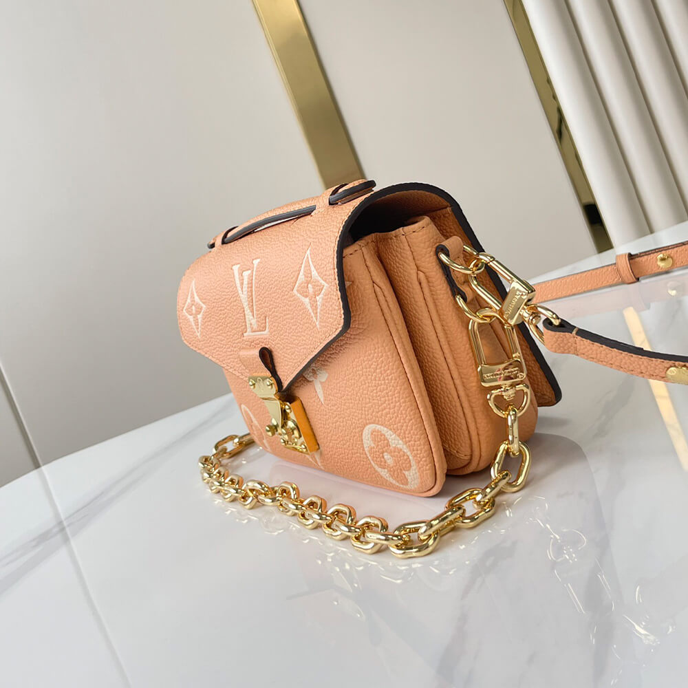 LV Pochette Métis East West
