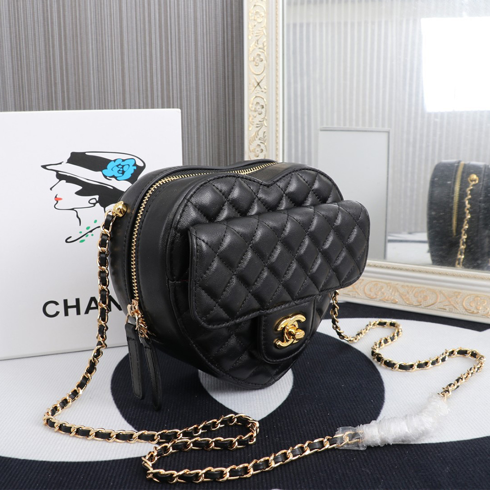 CHANEL 22s Heart Bag