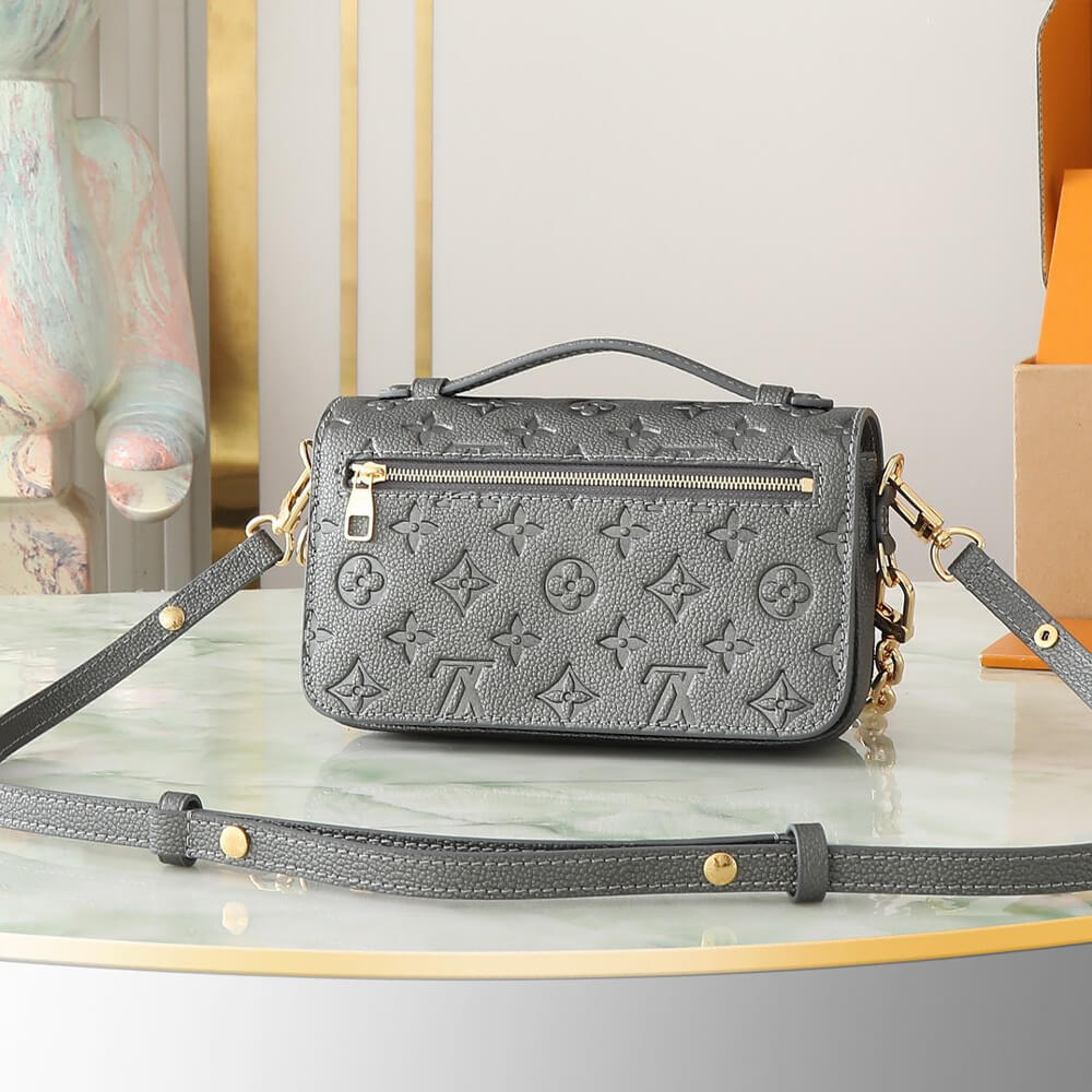 LV Pochette Métis East West