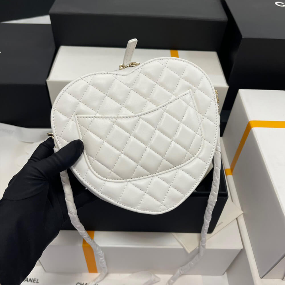 CHANEL 22s Heart Bag