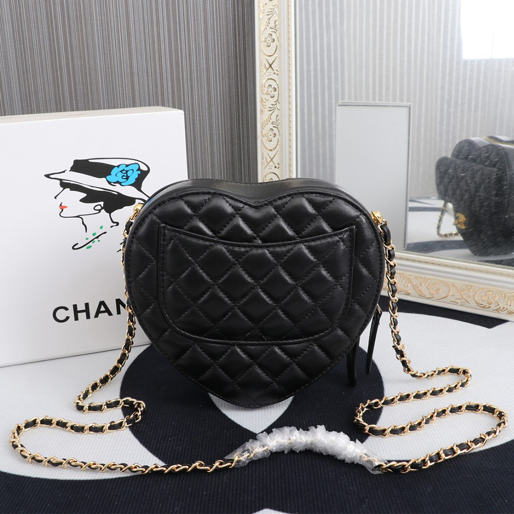 CHANEL 22s Heart Bag