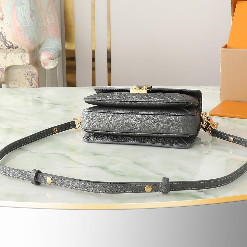 LV Pochette Métis East West