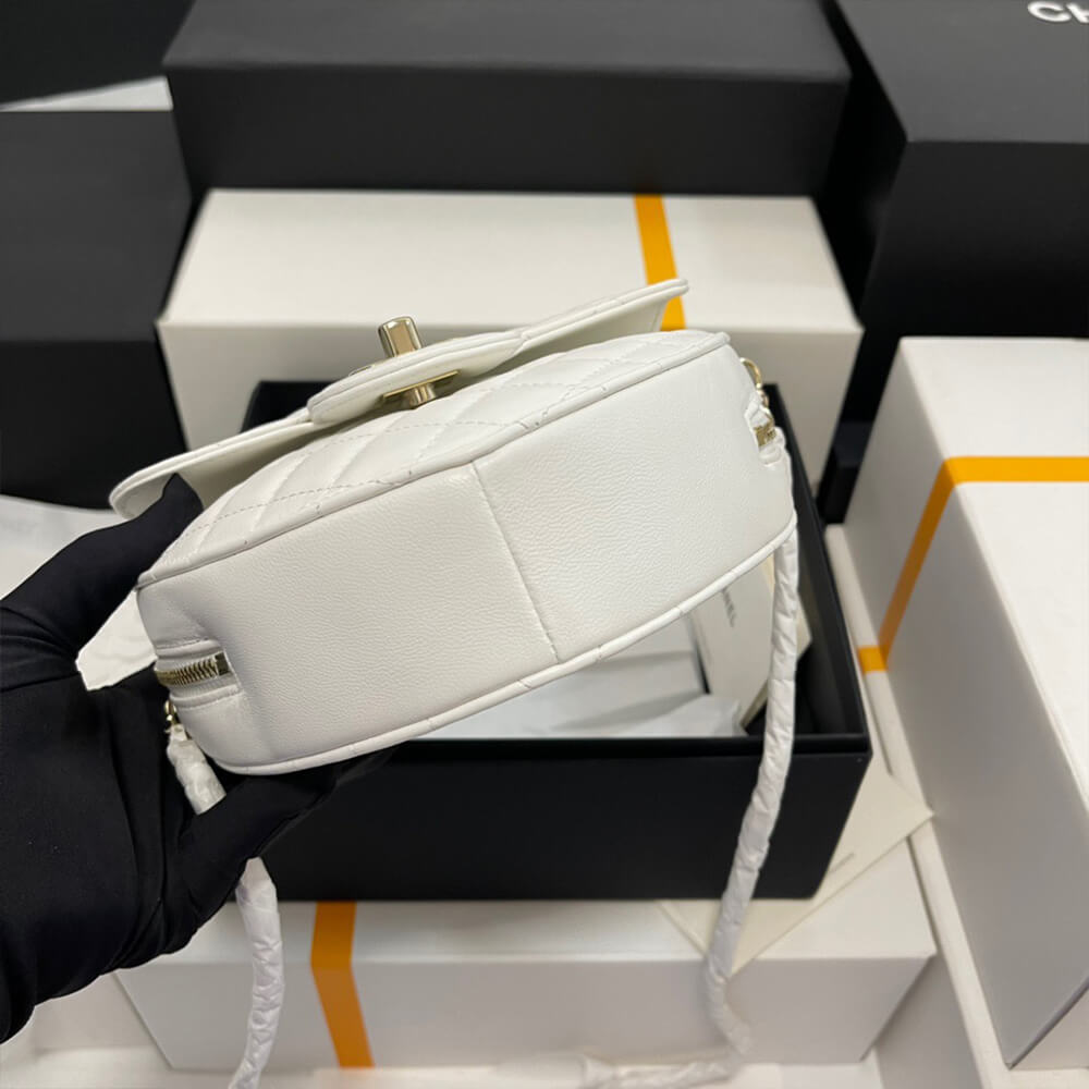 CHANEL 22s Heart Bag