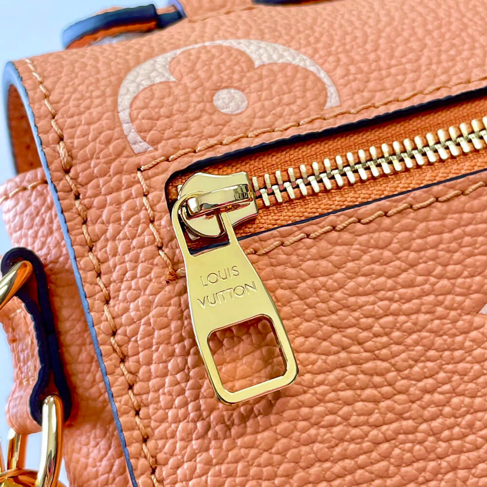 LV Pochette Métis East West