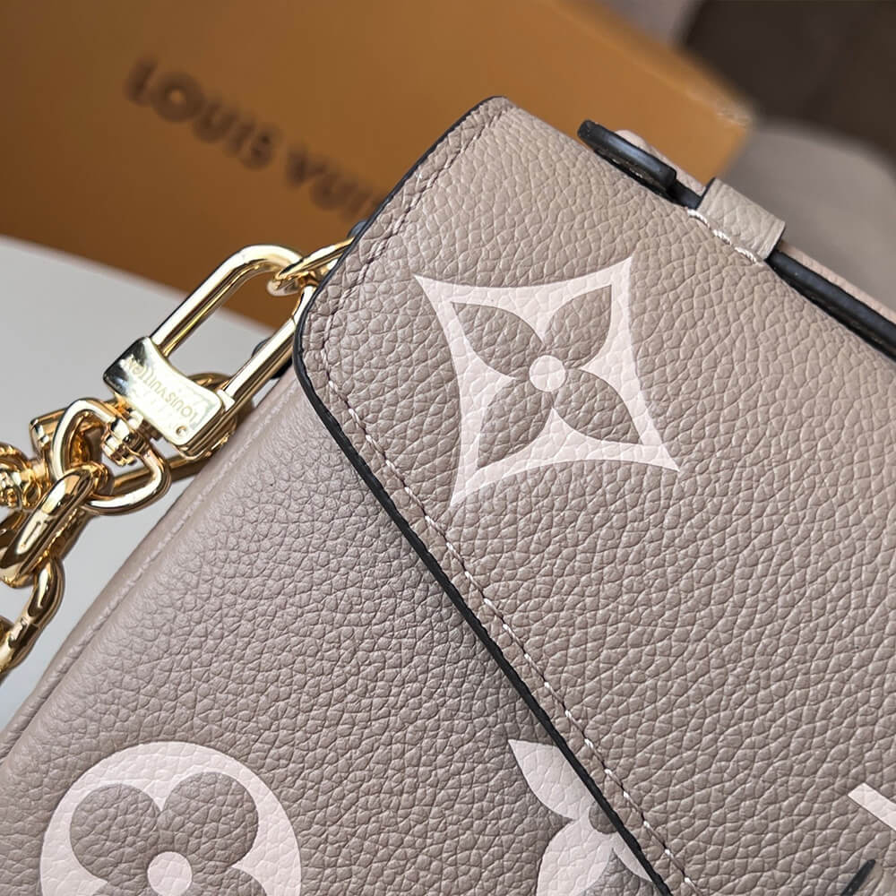 LV Pochette Métis East West