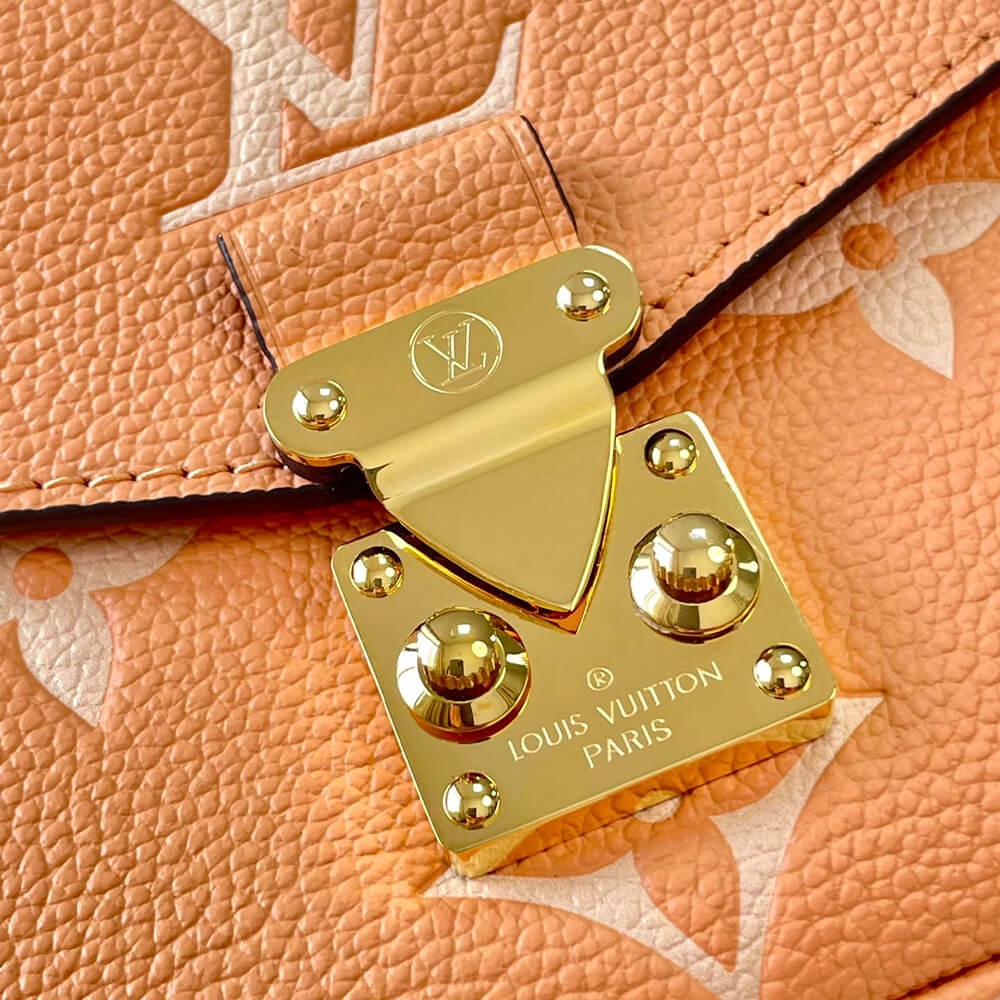 LV Pochette Métis East West