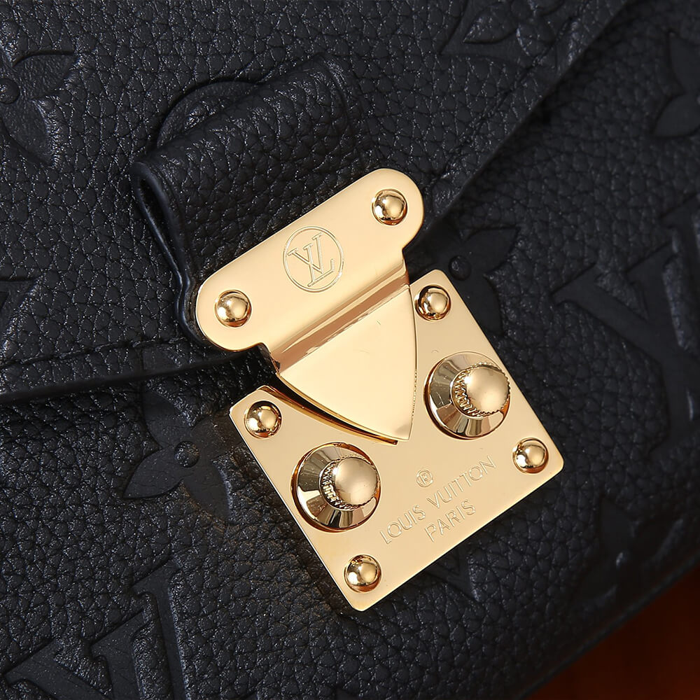 LV Pochette Métis East West