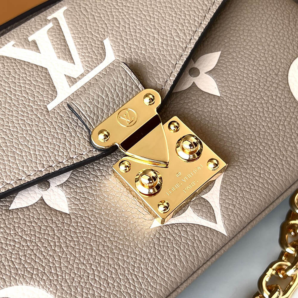 LV Pochette Métis East West