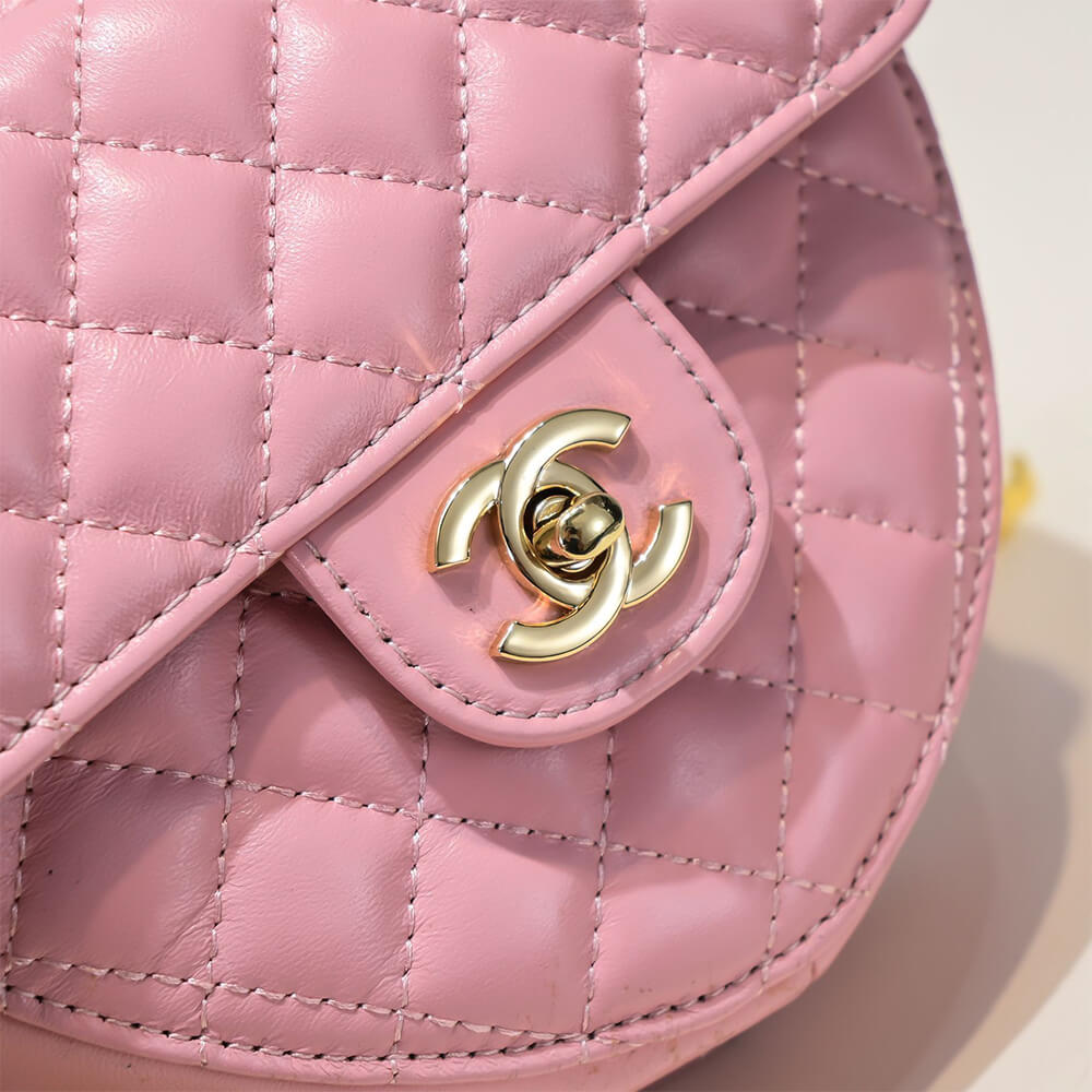 CHANEL 22s Heart Bag