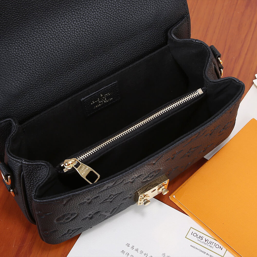 LV Pochette Métis East West