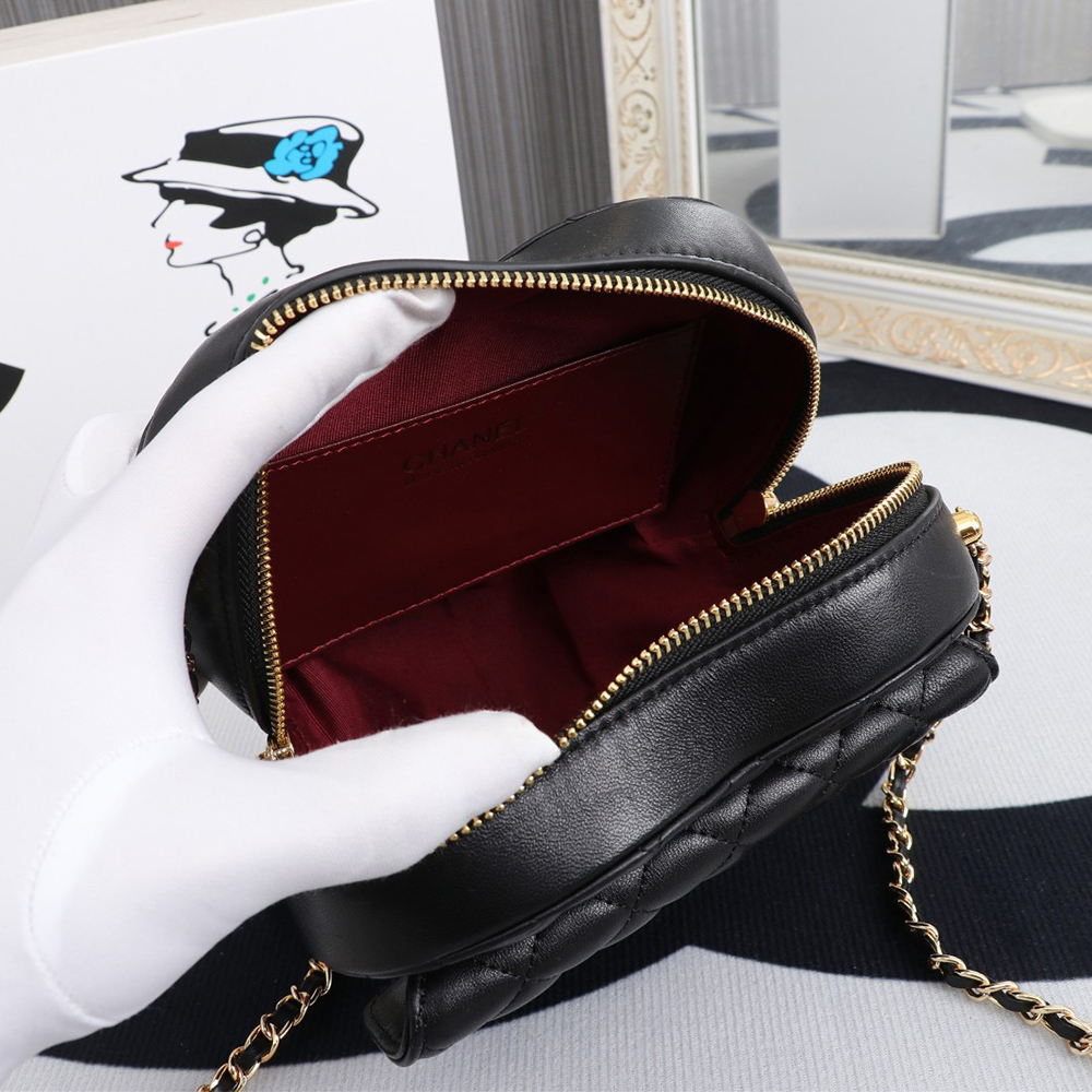 CHANEL 22s Heart Bag