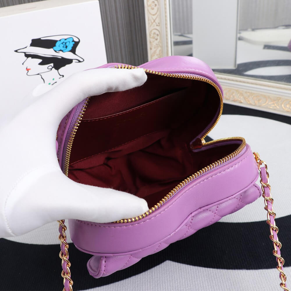 CHANEL 22s Heart Bag