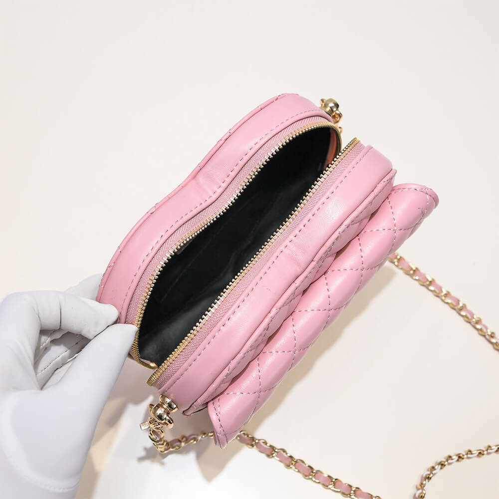 CHANEL 22s Heart Bag