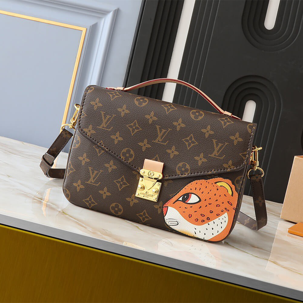 LV Pochette Metis
