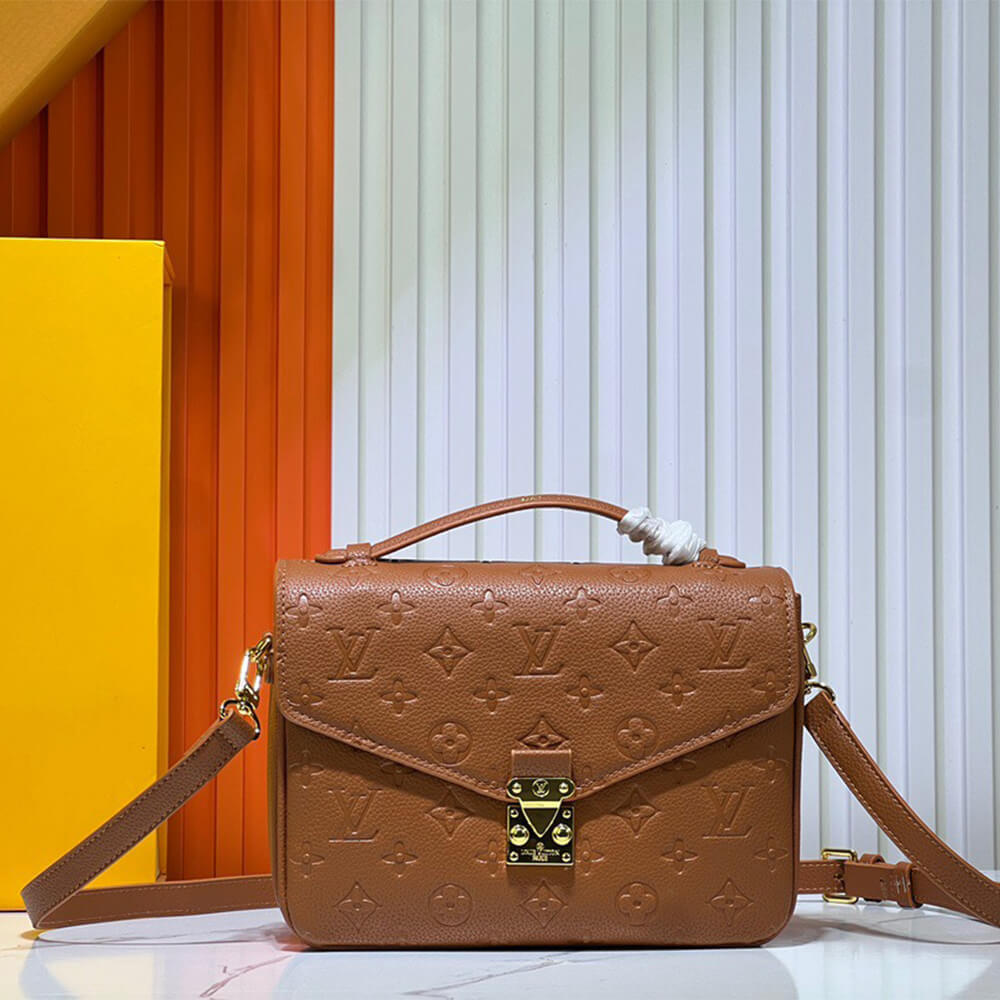 LV Pochette Metis