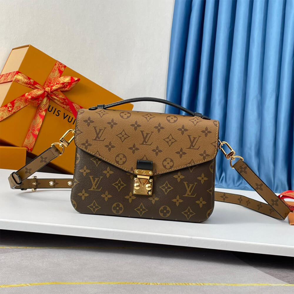 LV Pochette Metis
