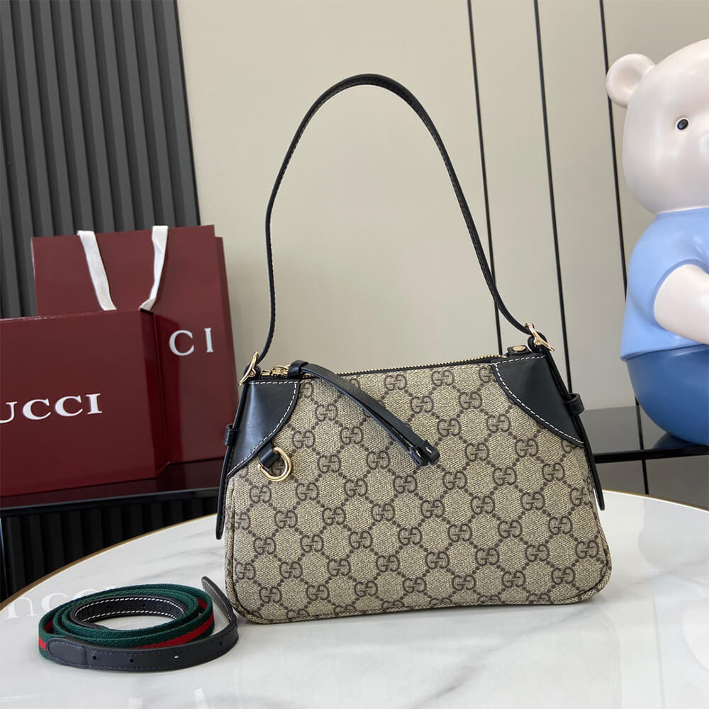 GG Emblem small shoulder bag