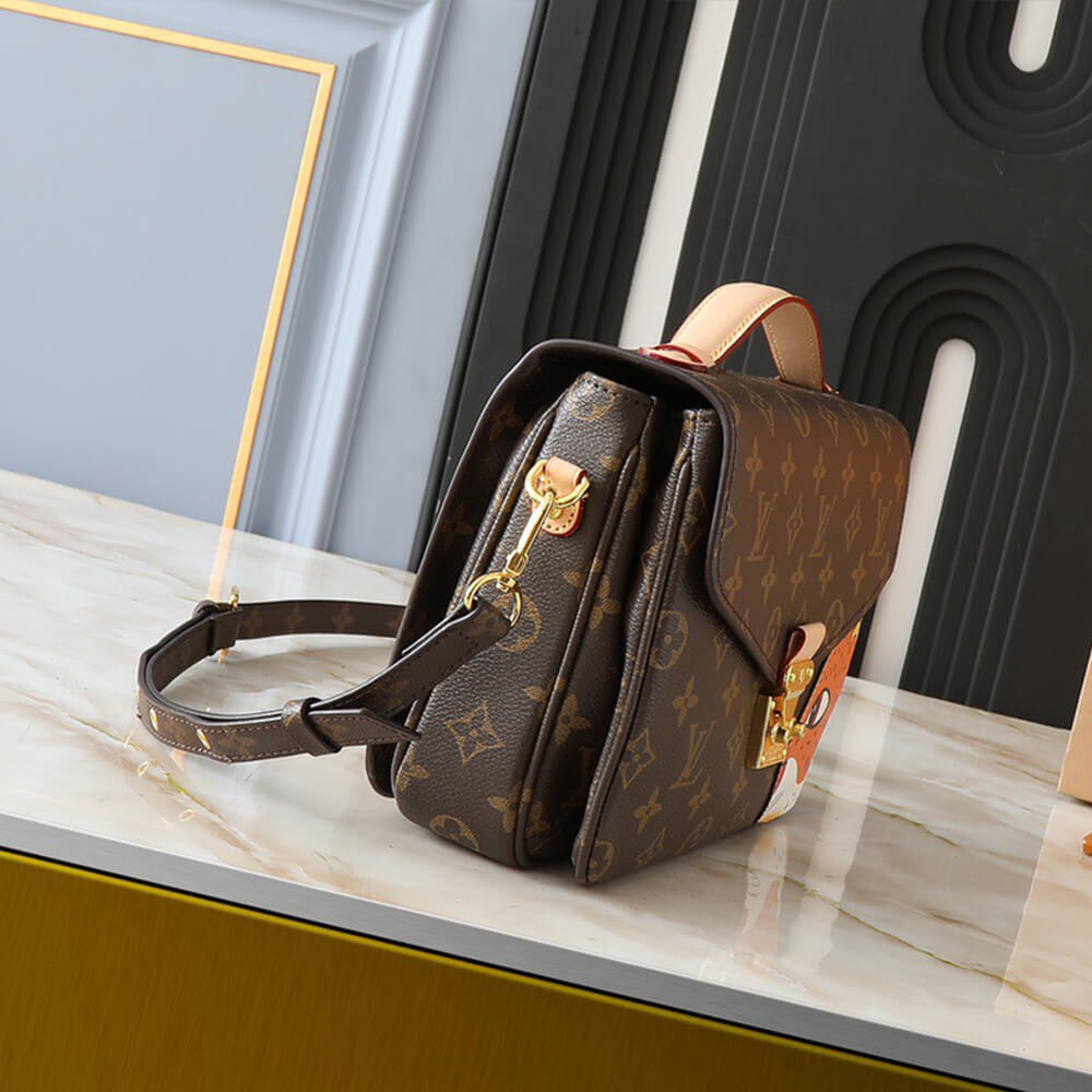 LV Pochette Metis
