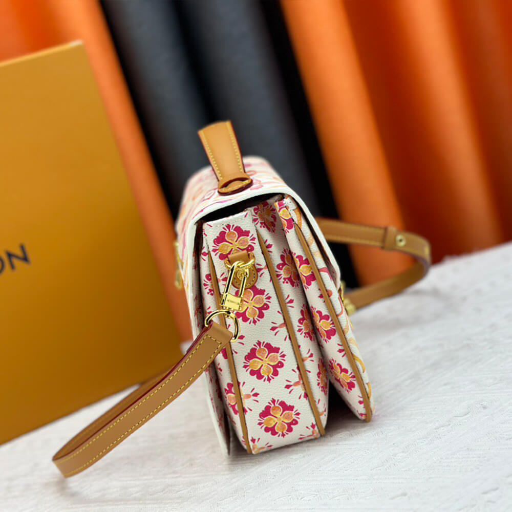 LV Pochette Metis