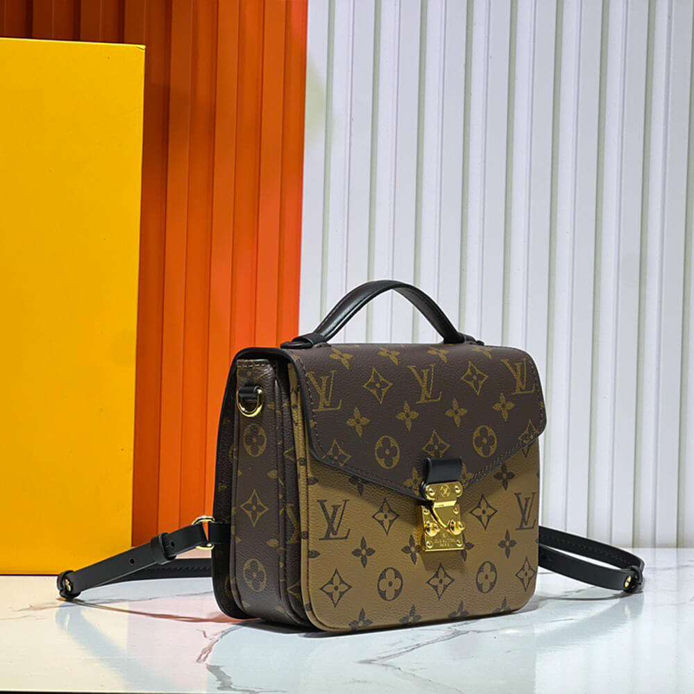 LV Pochette Metis