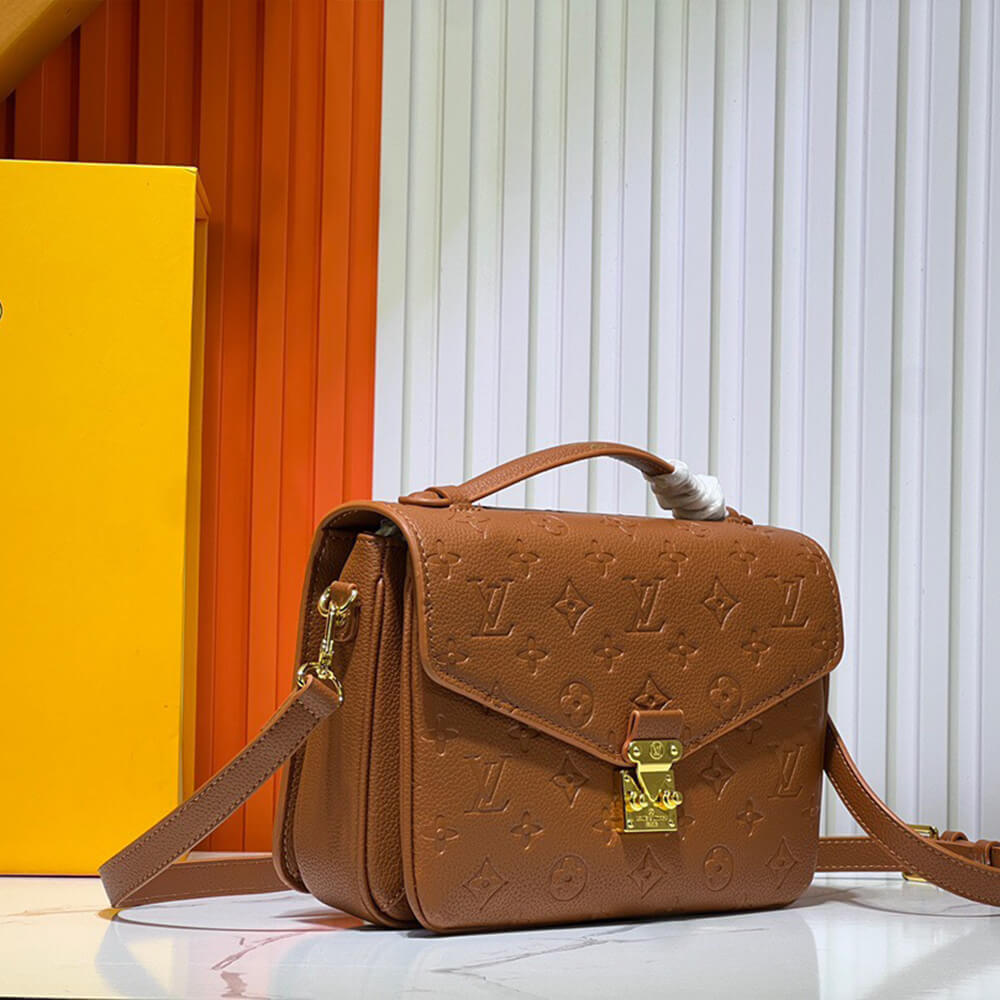 LV Pochette Metis