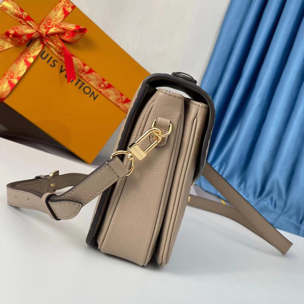 LV Pochette Metis