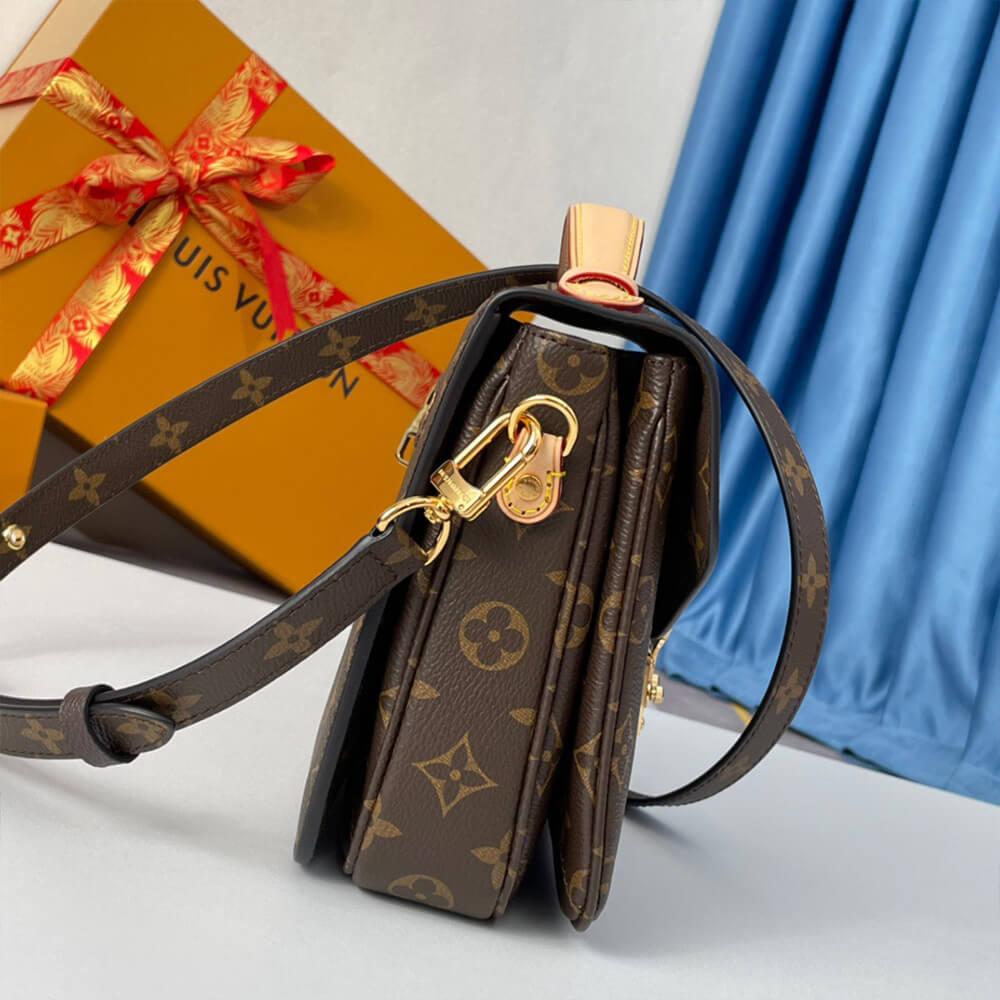 LV Pochette Metis