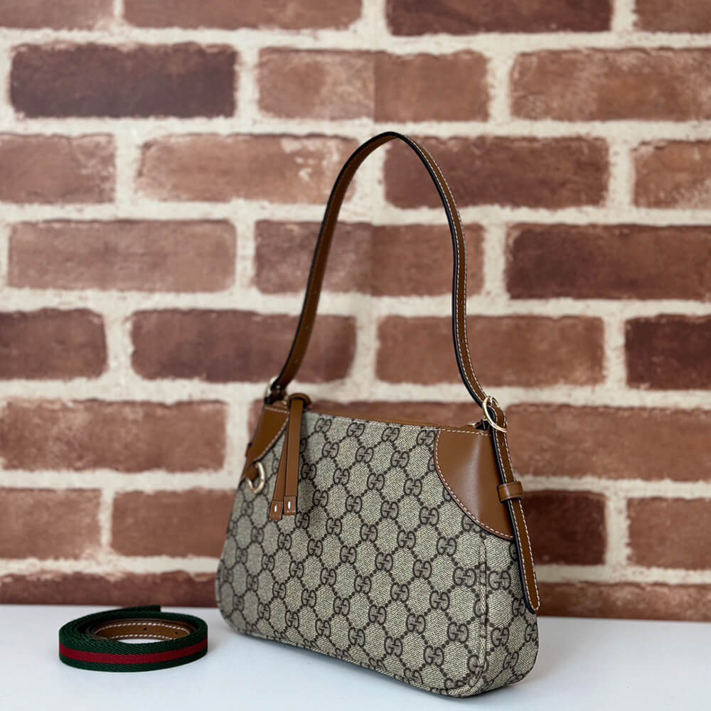 GG Emblem small shoulder bag