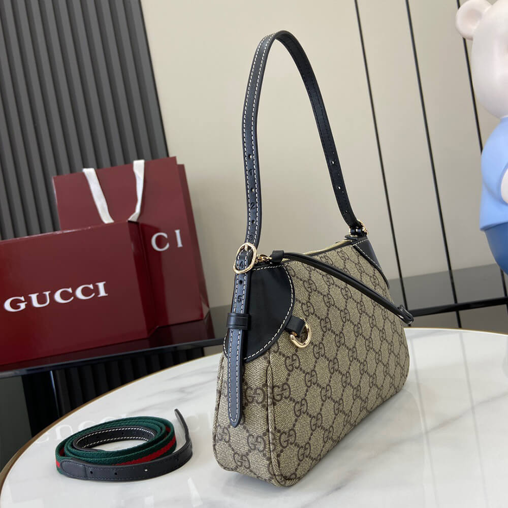 GG Emblem small shoulder bag