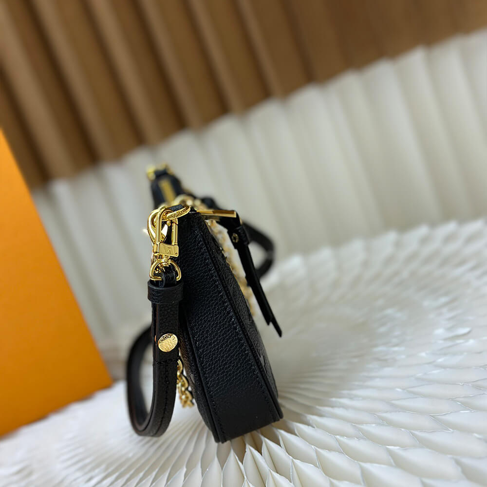 LV Easy Pouch On Strap