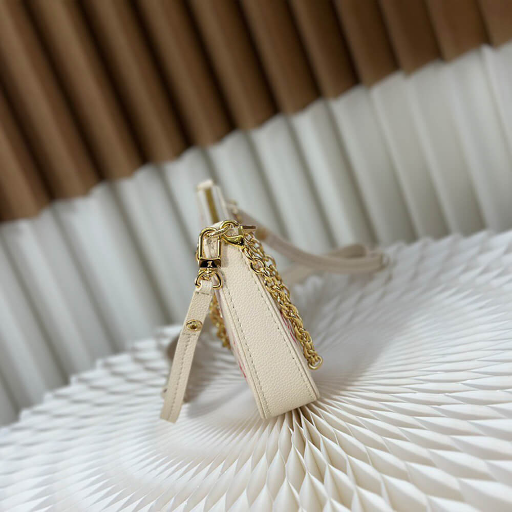 LV Easy Pouch On Strap