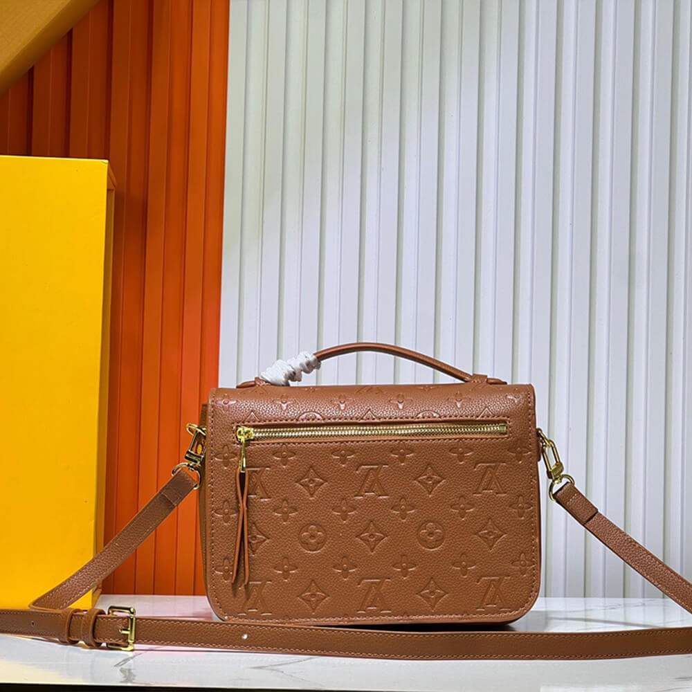 LV Pochette Metis