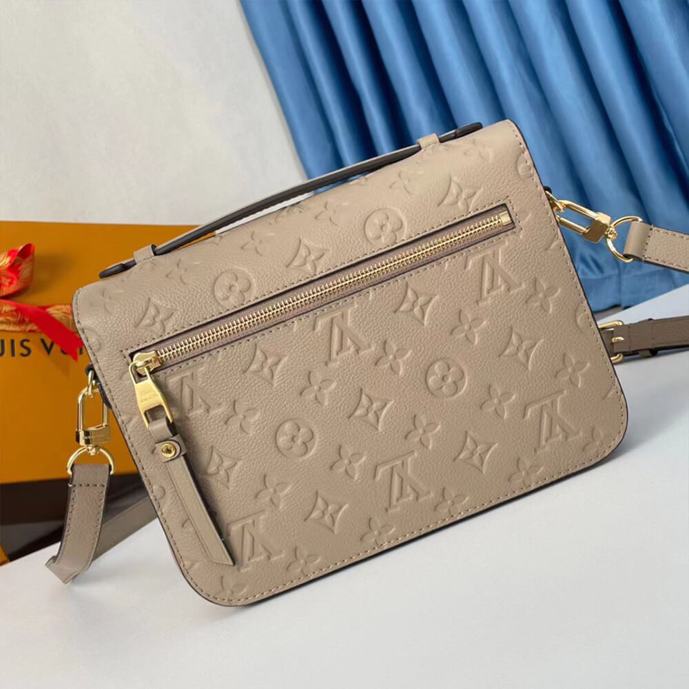 LV Pochette Metis