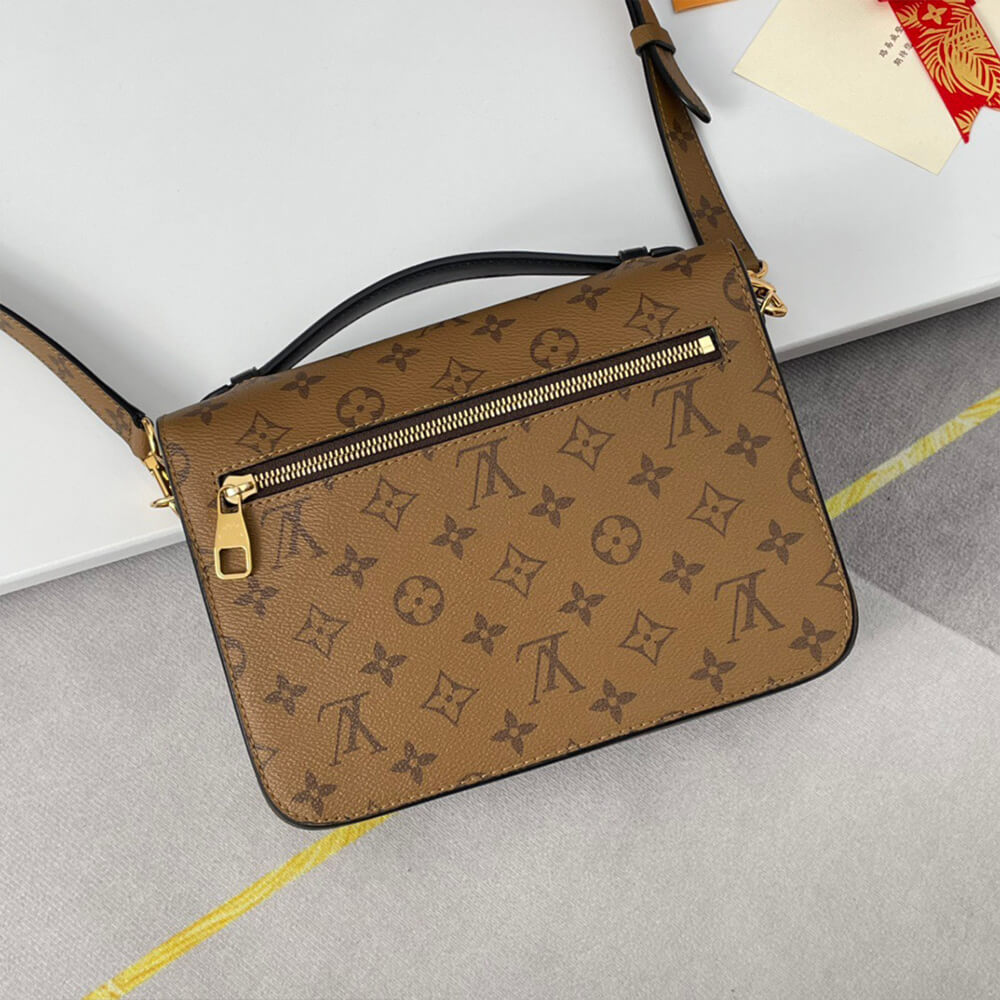 LV Pochette Metis