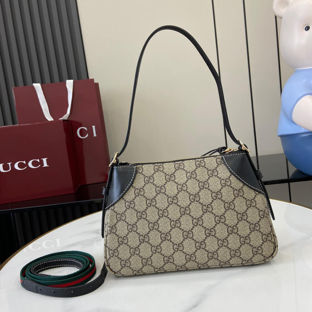 GG Emblem small shoulder bag